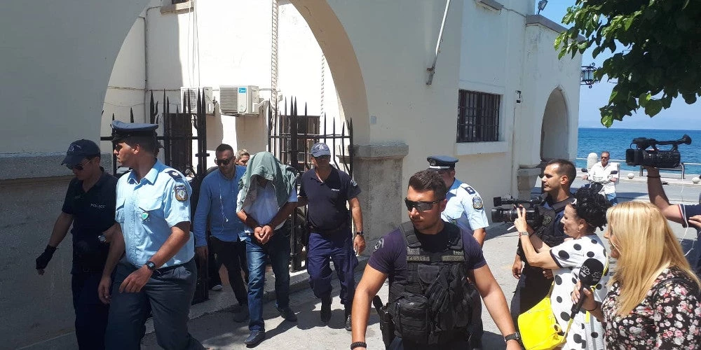 Αυτοί είναι οι γονείς-τέρατα που βίαζαν τα παιδιά τους στη Λέρο – Ανατρίχιασαν ακόμη και οι Αστυνομικοί